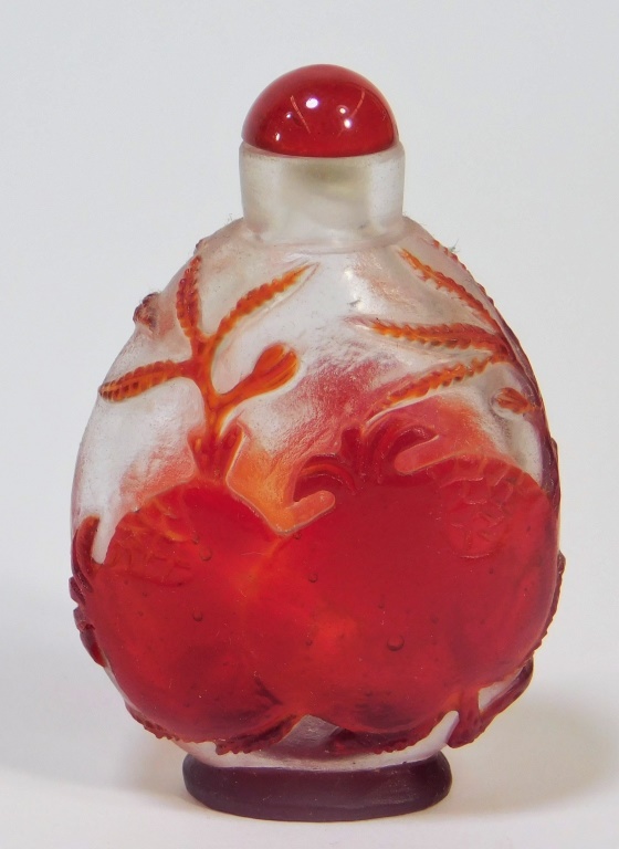 Appraisal: CHINESE PEKING GLASS POMEGRANATE SNUFF BOTTLE China th CenturyTwo color