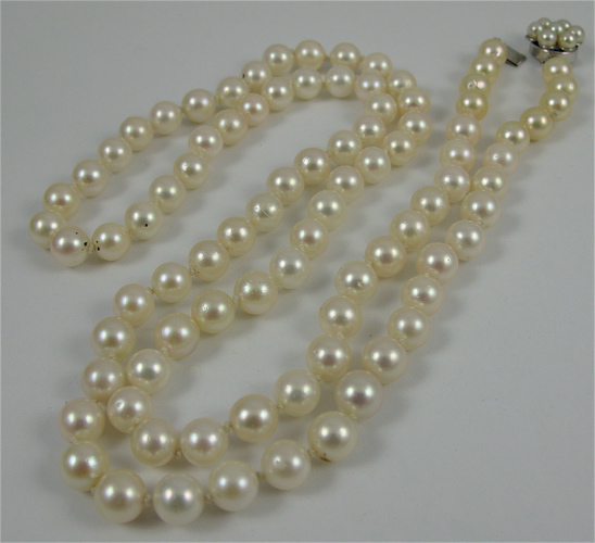 Appraisal: PEARL AND K WHITE GOLD NECKLACE - in length and