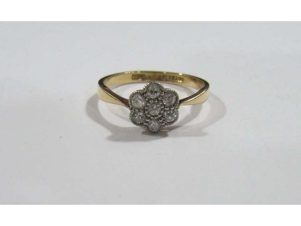 Appraisal: Nineteen thirties ct gold daisy diamond cluster ring