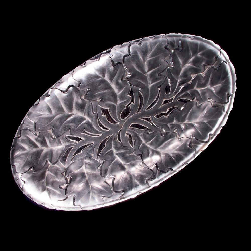 Appraisal: A LARGE LALIQUE CLEAR AND FROSTED GLASS CHENES PLATTER A