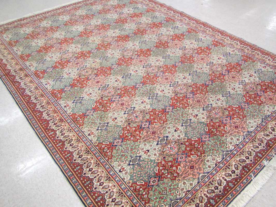 Appraisal: HAND KNOTTED ORIENTAL CARPET Turkish Kayseri Kayseri Province Central Anatolia