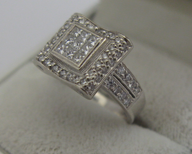 Appraisal: DIAMOND AND K WHITE GOLD RING The top half of