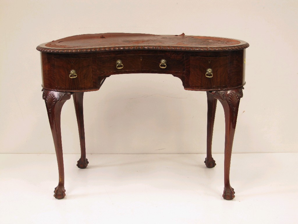 Appraisal: A mahogany kidney shaped Writing Desk with inset writing surface