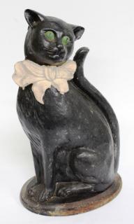 Appraisal: English Cast Iron Cat Doorstop ca The seated green-eyed cat