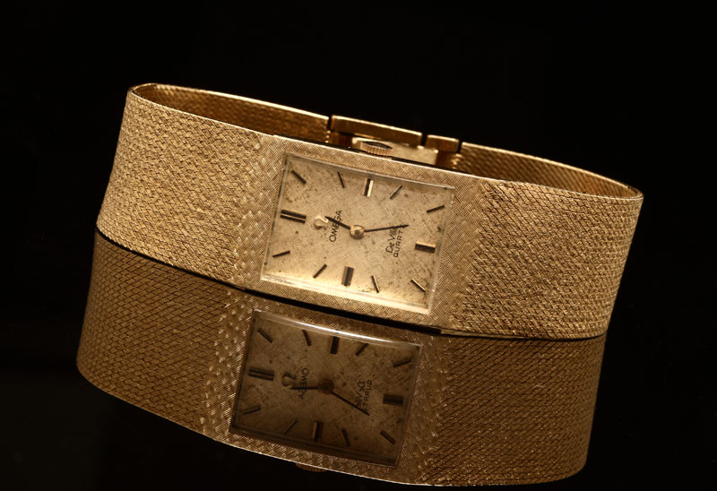 Appraisal: A gentlemen's Omega DeVille quartz K yellow gold wristwatch The