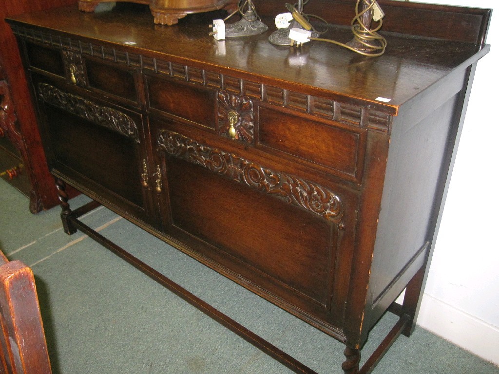 Appraisal: Lot comprising oak sideboard pull out dining table and six