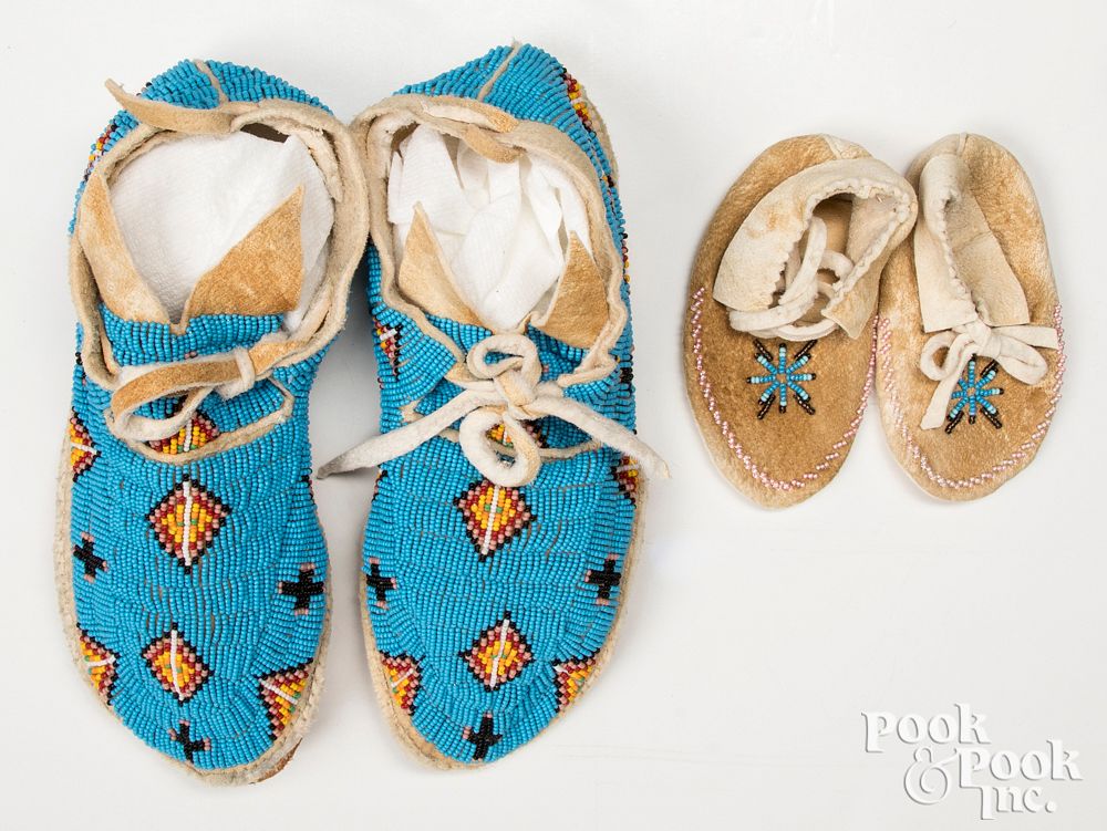 Appraisal: Pair of Sioux Indian beaded moccasins Pair of Sioux Indian