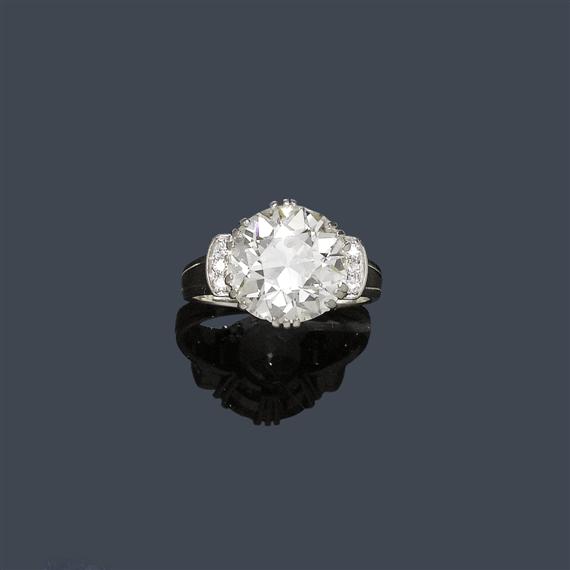 Appraisal: DIAMOND RING ca White gold Classic solitaire model the top