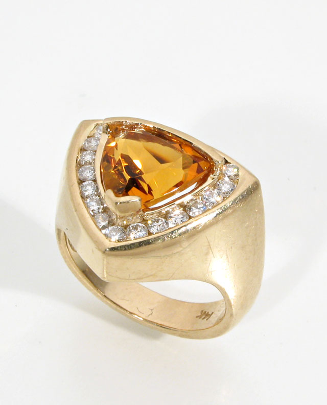 Appraisal: GOLD CITRINE DIAMOND AND FOURTEEN KARAT GOLD RING centering a