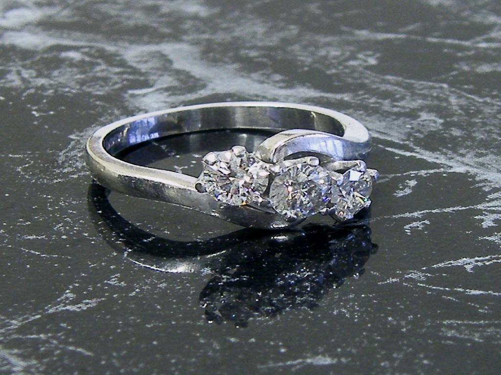 Appraisal: Platinum three stone brilliant cut diamond crossover design ring ct