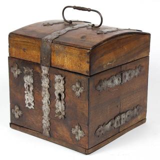 Appraisal: Civil War era doctor's traveling box having a hinged top