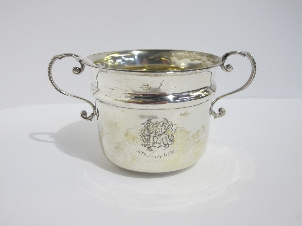 Appraisal: A silver porringer London