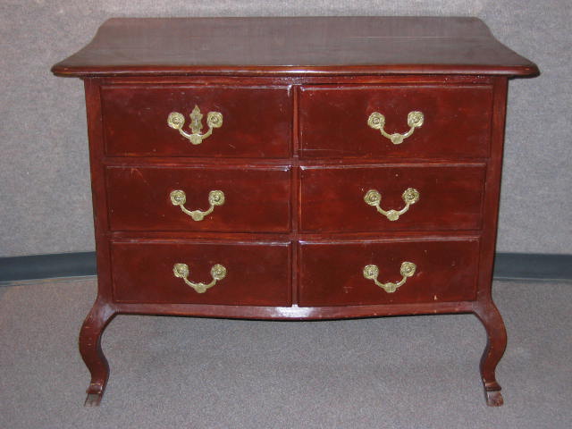 Appraisal: FRENCH PROVINCIAL TH CENTURY COMMODE Having a shaped top over