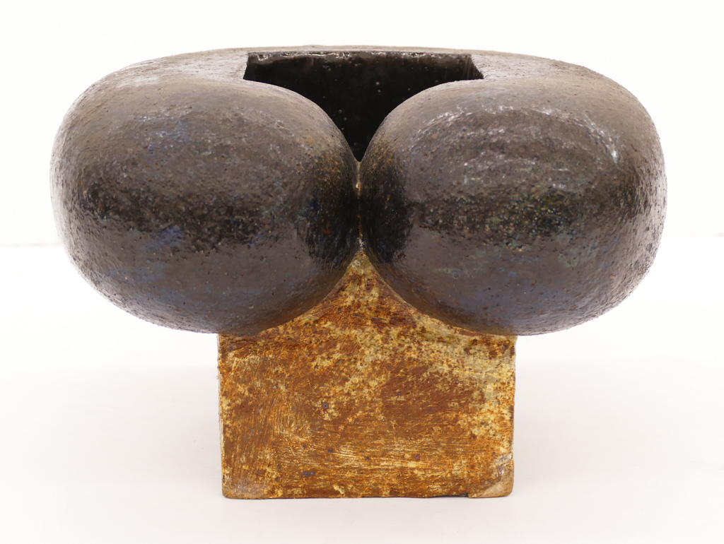 Appraisal: Mutsuo Yanagihara b Japanese ''Pillow Pot'' 's Stoneware ''x ''