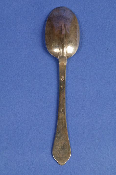 Appraisal: A QUEEN ANNE DOG NOSE SPOON with a ribbed rat