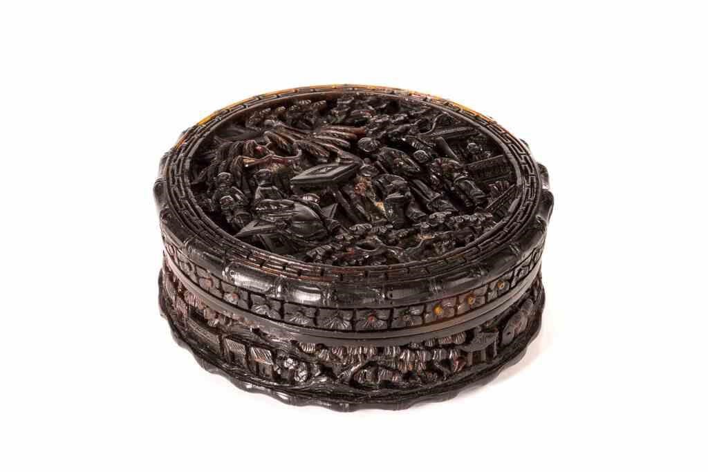 Appraisal: CHINESE EXPORT TORTOISESHELL CARVED COSMETIC BOXChinese small round box with