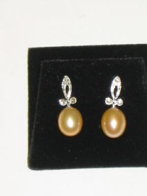 Appraisal: A PAIR OF PEARL DROP EARRINGS suspended via ct white