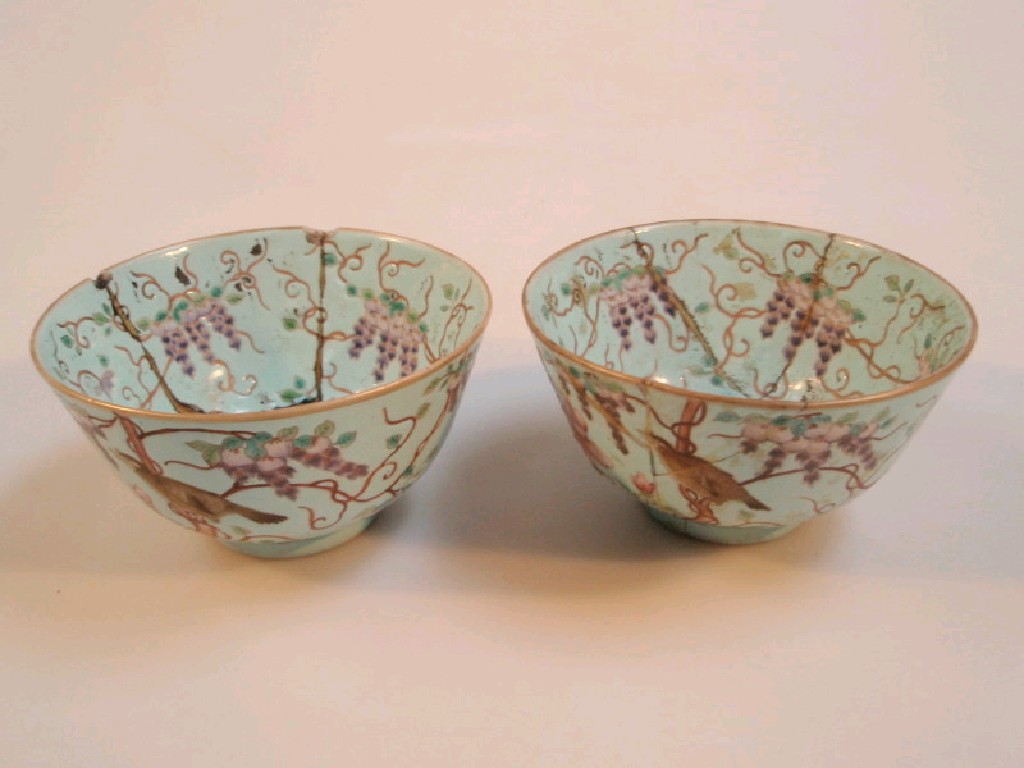 Appraisal: A pair of Chinese porcelain bowls each hand-painted with trailing