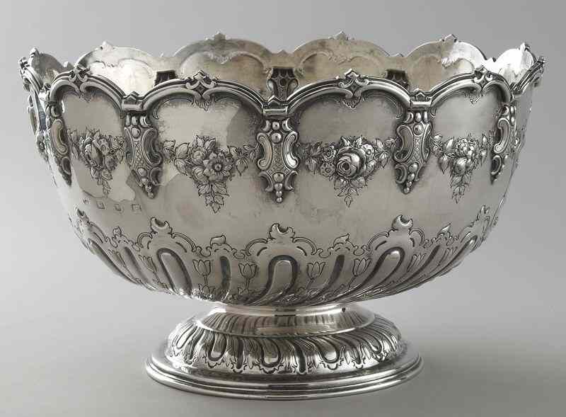 Appraisal: Thomas Hayes sterling silver monteith bowlhaving a scalloped rim the