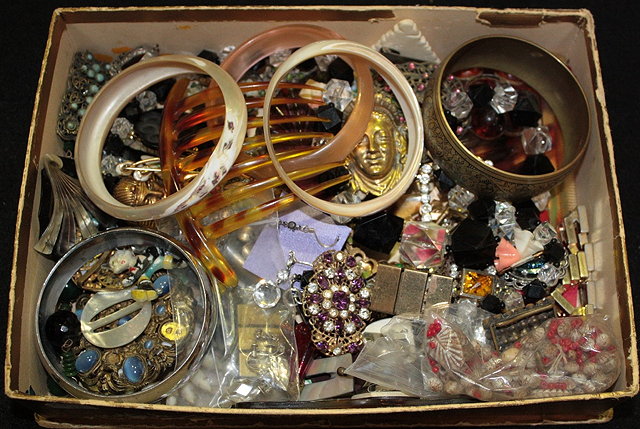 Appraisal: A COLLECTION OF ASSORTED JEWELLERY including hair combs necklaces etc