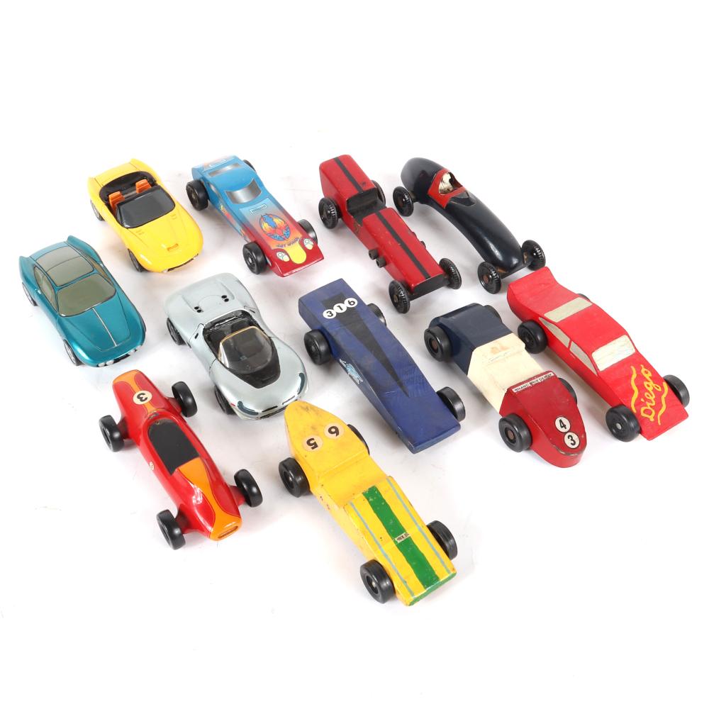 Appraisal: LOT OF VINTAGE PINEWOOD DERBY CARS CUSTOM MODERN CARSLot of