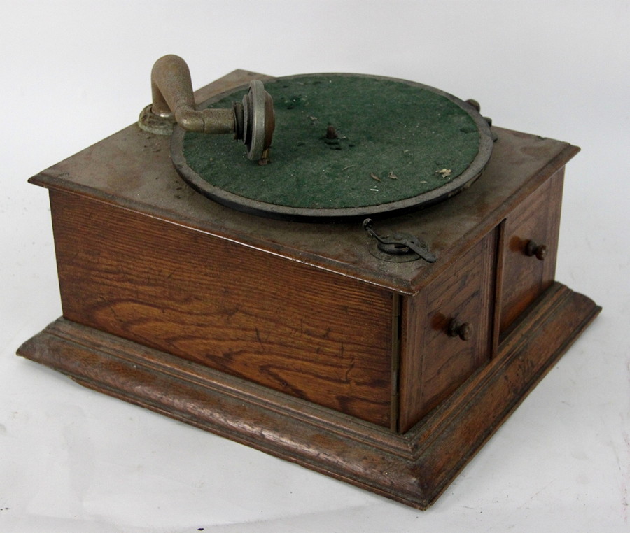 Appraisal: A Charles T Robeye gramophone in pine case