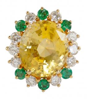 Appraisal: kt Yellow Sapphire Diamond and Emerald Ring with center oval