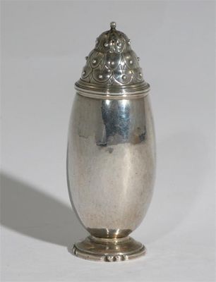 Appraisal: An H G Murphy silver pepper pot the bayonet top