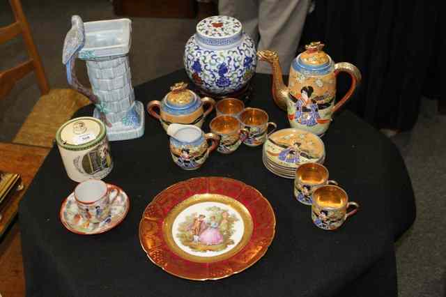 Appraisal: A SMALL QUANTITY OF VARIOUS CERAMICS including a ginger jar