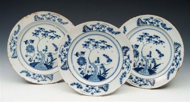 Appraisal: A SET OF THREE ENGLISH DELFT WARE TIN GLAZE PLATES