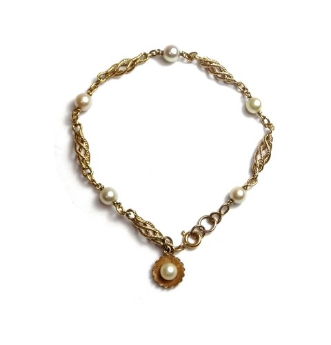 Appraisal: A gold and cultured pearl bracelet in a wirework link