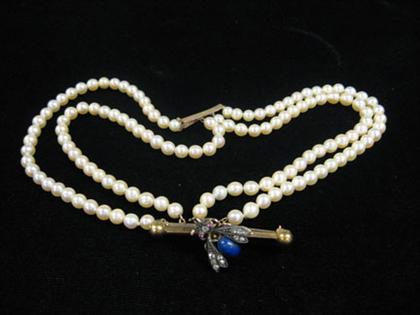 Appraisal: Bee pearl bracelet Cultured pearl bracelet of approximately one hundred