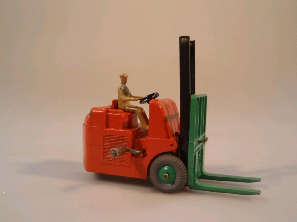 Appraisal: A Dinky Toys fork lift truck Coventry Climax No in