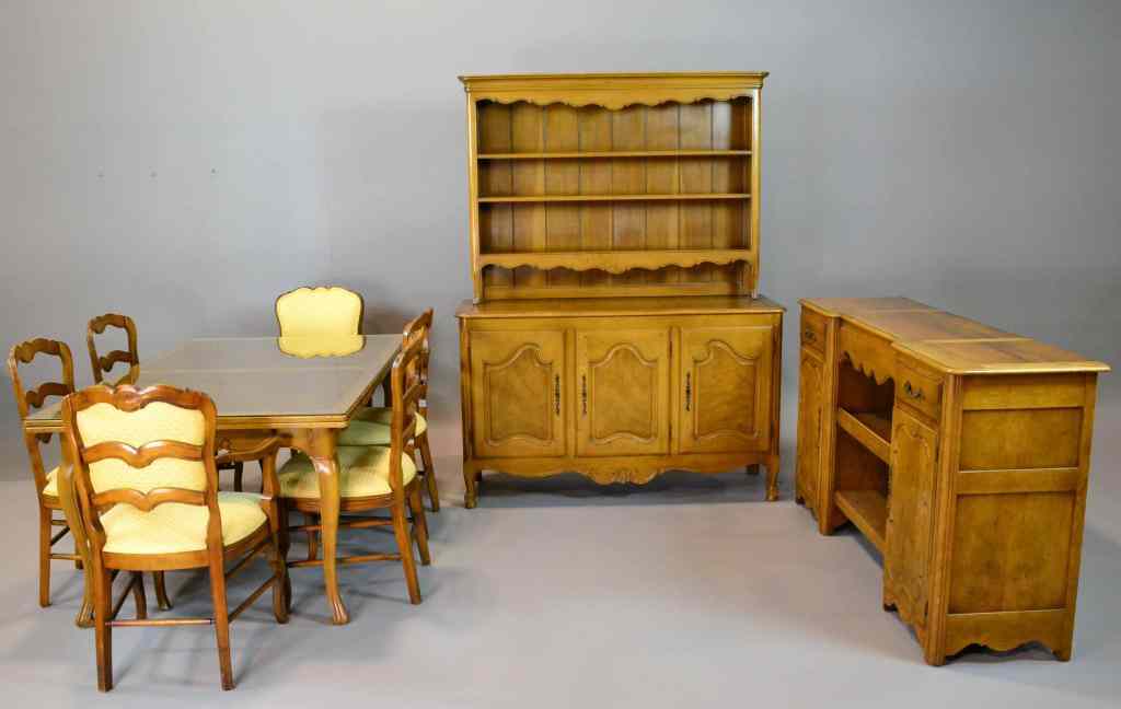 Appraisal: DINING ROOM TABLE WITH SIX CHAIRSGlass top table with two