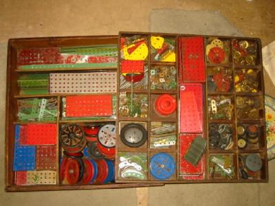 Appraisal: A quantity of Meccano parts mainly red and green in