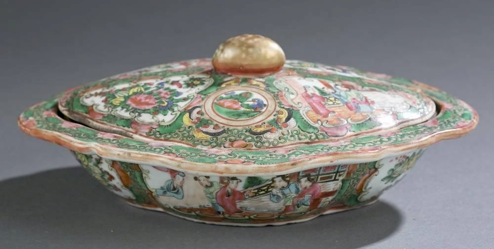 Appraisal: Chinese porcelain covered dish A Chinese porcelain covered dish th