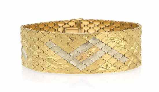 Appraisal: An Karat Multicolor Gold Link Bracelet consisting of intricately engraved