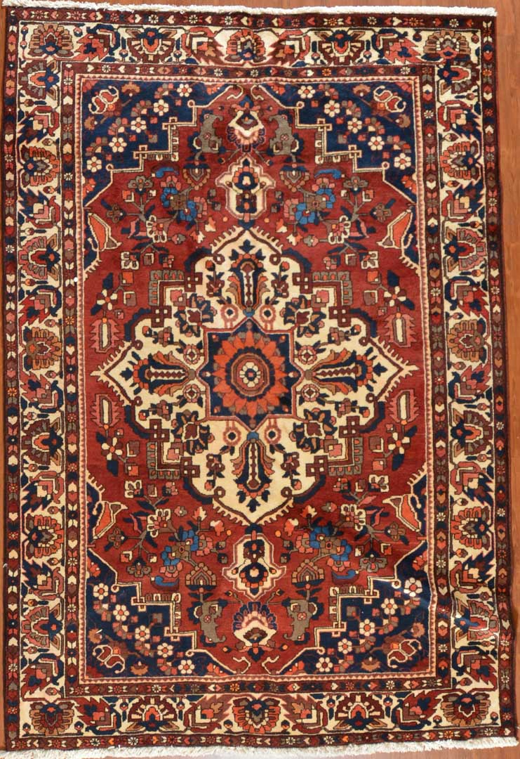 Appraisal: Persian Bahktiari rug approx x Iran modern Condition Excellent condition