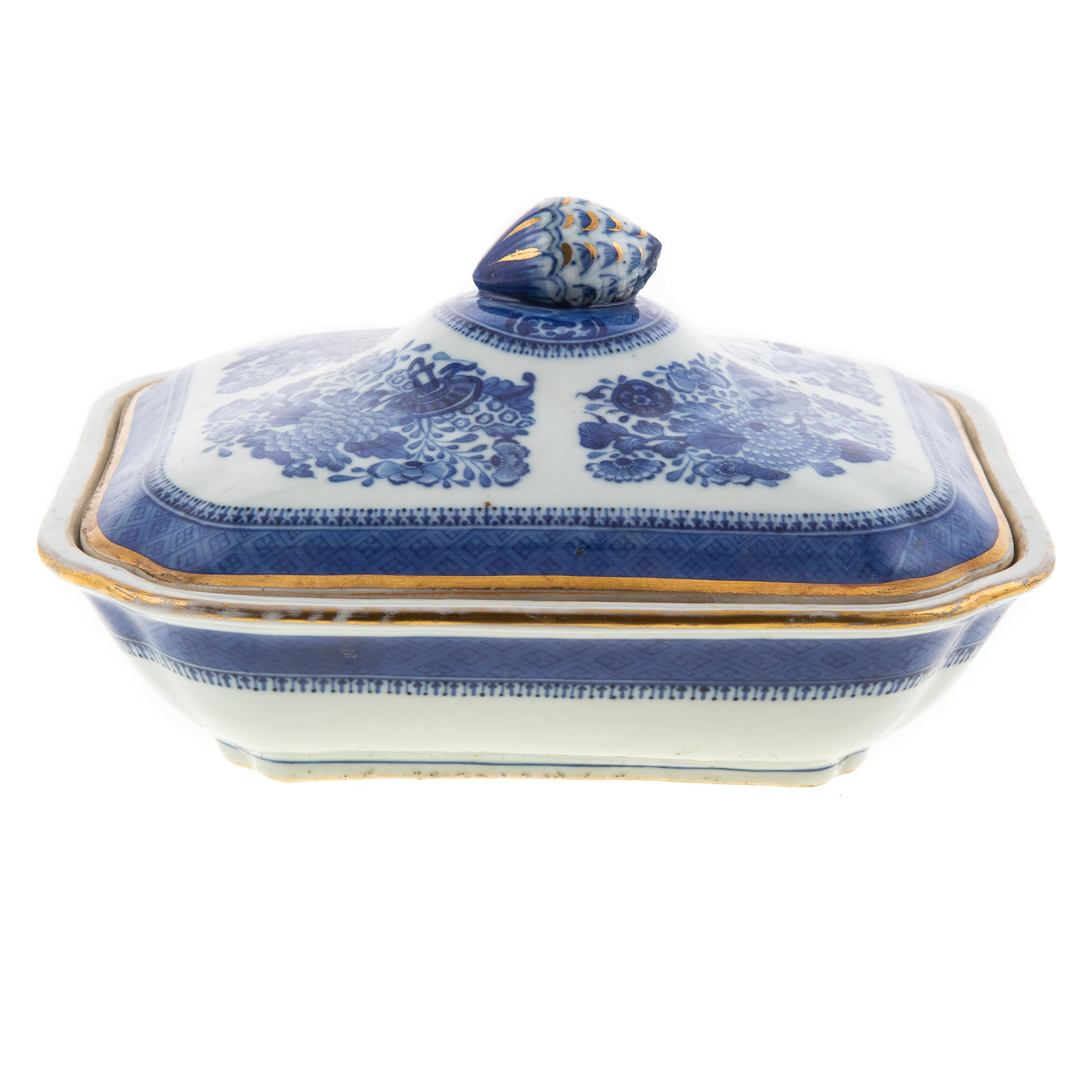 Appraisal: CHINESE EXPORT BLUE FITZHUGH COVERED DISH Circa - having exterior