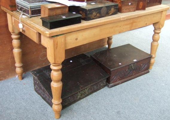 Appraisal: A th century pine kitchen table the rectangular top raised