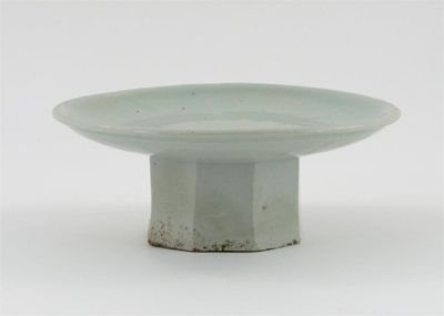 Appraisal: A Korean white glazed tazza standing on a high octagonal