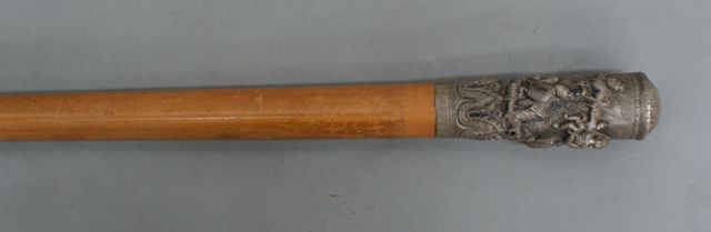 Appraisal: A walking stick cane with cast alloy top with native