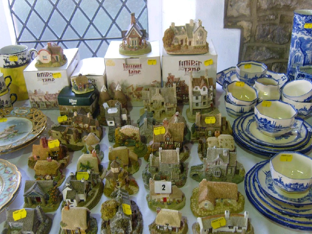 Appraisal: A collection of various Lilliput Lane cottages and other buildings