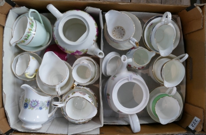 Appraisal: A mixed collection of tea ware to include Sadler tea