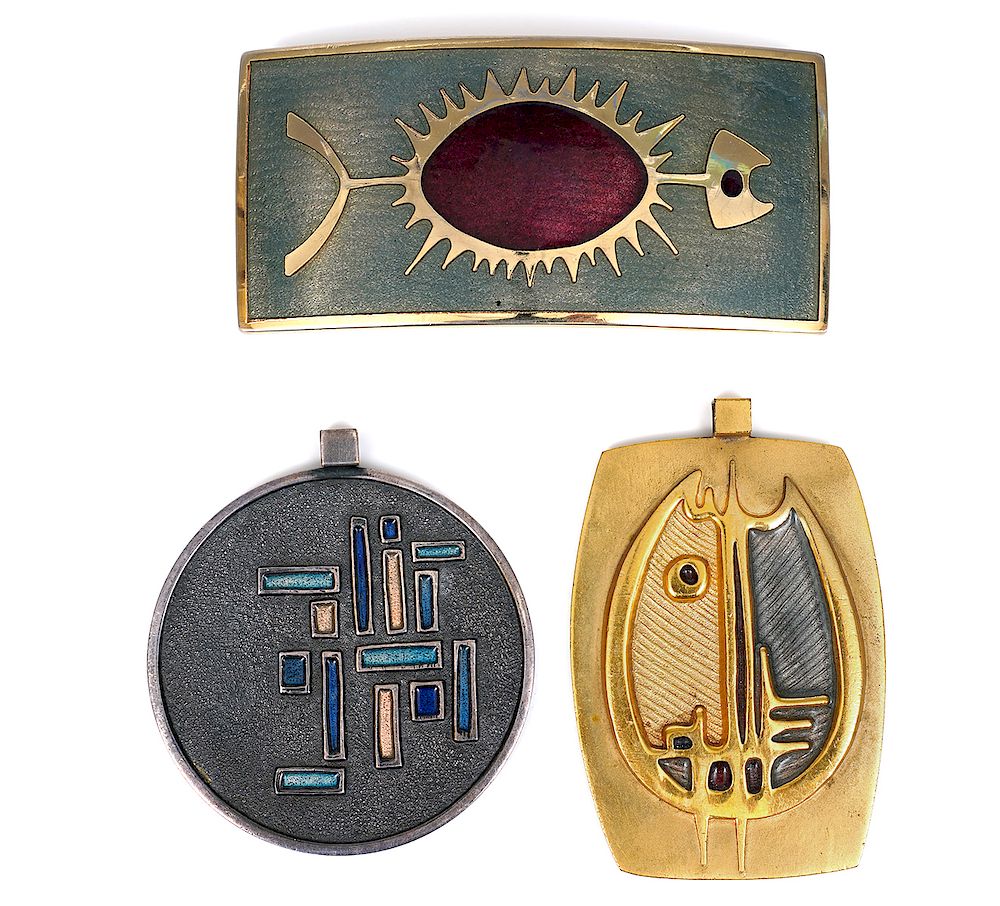 Appraisal: De Passille Enameled Accessories De Passille Sylvestre enameled 'Cat' pendant