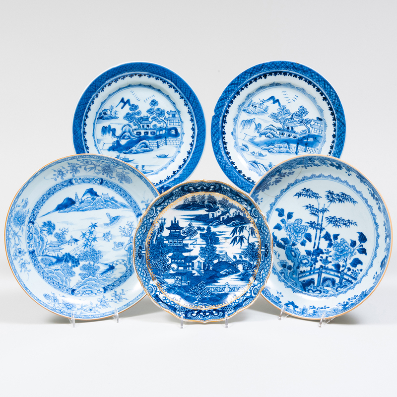 Appraisal: GROUP OF CHINESE EXPORT BLUE AND WHITE PORCELAIN PLATES Comprising