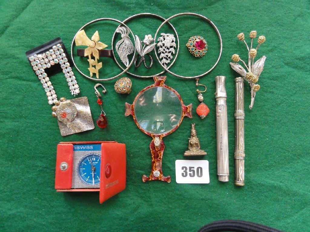 Appraisal: A small quantity of miscellaneous costume jewellery including necklaces earrings