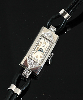 Appraisal: A Ladies Dunklings diamond wristwatch Circa Manual wind movement fully