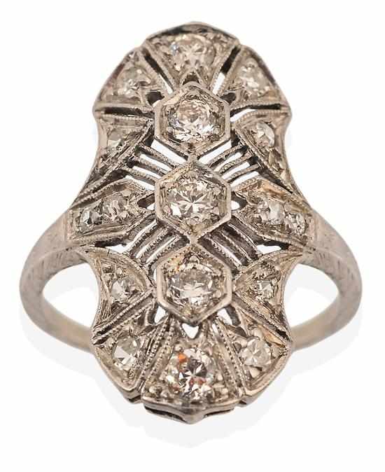 Appraisal: AN ART DECO DIAMOND PLAQUE RING The elongated plaque set