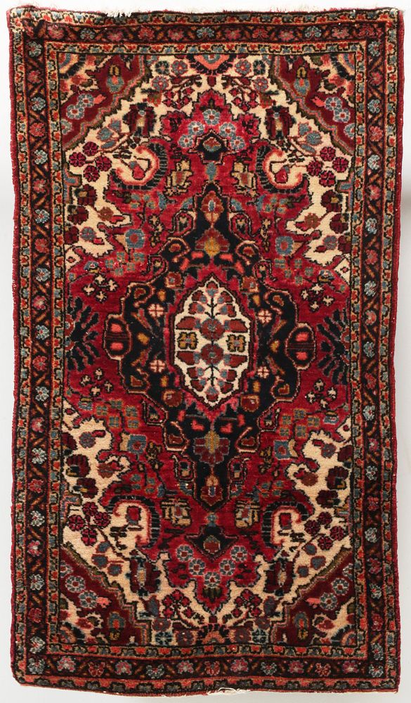 Appraisal: A PERSIAN LILLIHAN HAND MADE RUG The Hamadan district rug